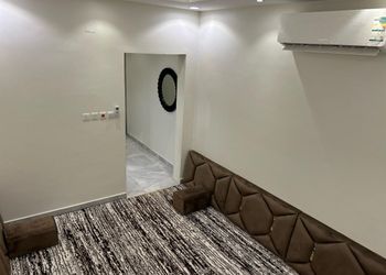 شالية بمسبح ألعاب مائية ومسطح اخضر