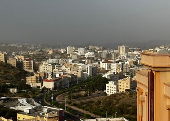 شقة بغرفة معيشة وغرفة نوم 