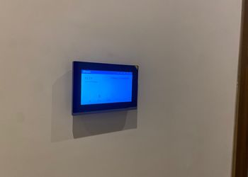 شقة بغرفتين نوم وصالة 