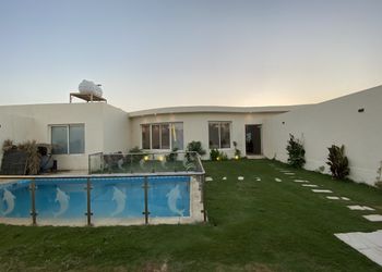 شالية بغرفة نوم مطله على المسبح