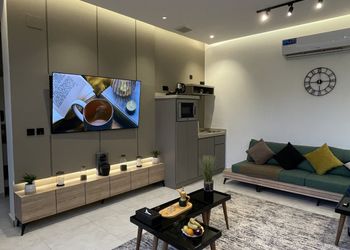 شالية بمجلس مطل على مسبح 