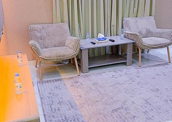 استديو بسرير ماستر وأثاث مريح 