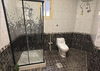 شاليه بجلسة خارجية وأجواء ممتعة 