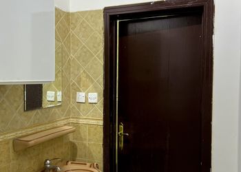 استديو بسرير مفرد وجلسة 