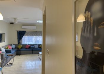 شاليه بمسطح اخضر ومسبح