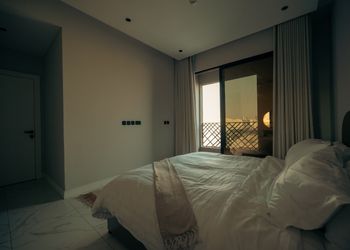 شقة غرفتين نوم و سينما وبلكونه