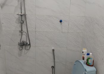 شاليه بألعاب مائية وجلسة خارجية