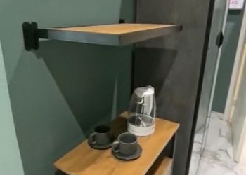 استديو بأثاث مريح وبسيط 