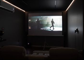  شقة بغرفة سينما ودخول ذاتي