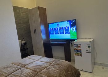 استديو بأثاث مريح وبسيط 