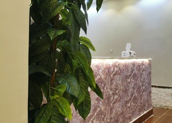 شاليه بمسطح اخضر ومجالس 