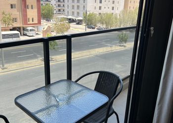 شقة بثلاث غرف نوم وصالة