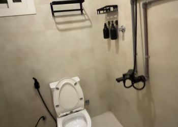 استديو بأثاث مريح وبسيط 