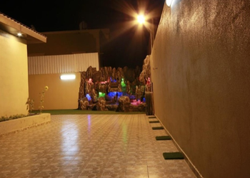 استراحة بمسبح داخلي ومجالس