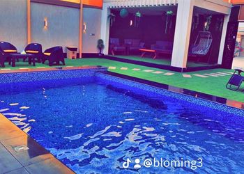 شاليه بمسبح والعاب اطفال 