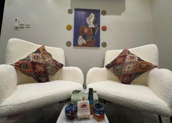 استديو بسرير ماستر وجلسة جانبية