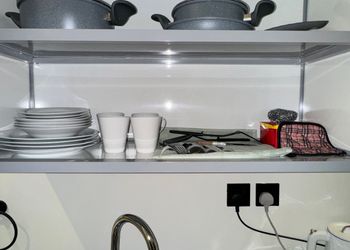 استديو هادئ بدخول ذاتي 