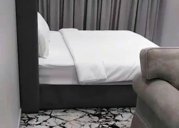 استديو بسرير ماستر وجلسة جانبية 