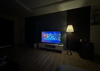 استديو انيق بأثاث مريح وبسيط 
