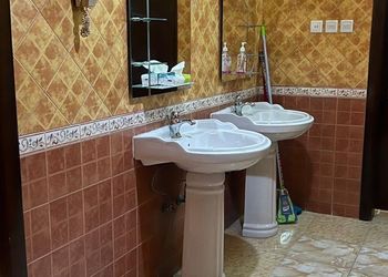 شقة بأثاث مريح وبسيط 