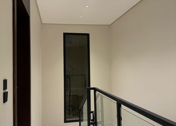 استديو بسرير ماستر وأثاث مريح 