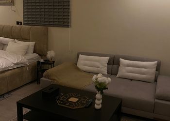 استديو بسرير ماستر وجلسه جانبيه