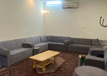 استراحة بجلسة خارجية وألعاب اطفال