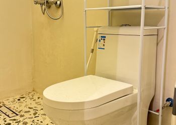 استديو مصم بديكور عصري وبسيط