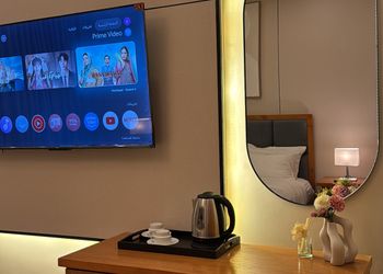 استديو بأثاث مريح وبسيط 