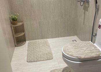 دور بصالة مريحة وثلاث غرف نوم 
