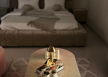استديو بسرير مريح وتصميم هادئ 