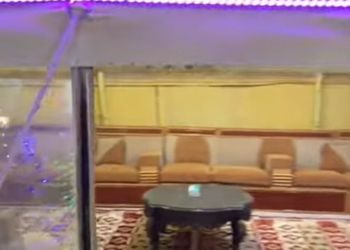 مخيم  بجلسة خارجية وبيت شعر 