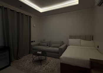 استديو بسرير فردي وجلسة جانبية
