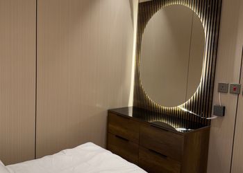 شقة بغرفة معيشة وغرفتين نوم 