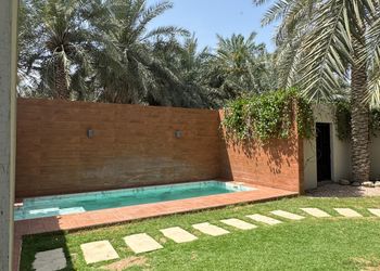 شاليه بغرفة مطلة على المسبح