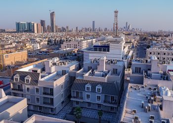 شقة بصالة أنيقة ودخول ذاتي