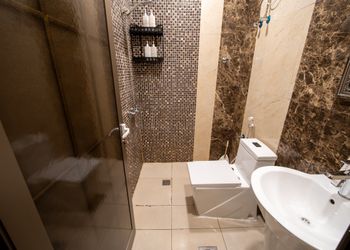 استديو بسرير ماستر وجلسة جانبية