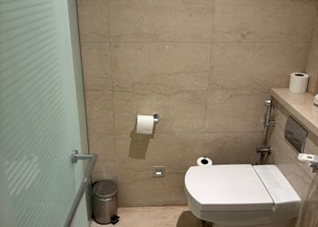 شقة بغرفة معيشة وغرفتين نوم 