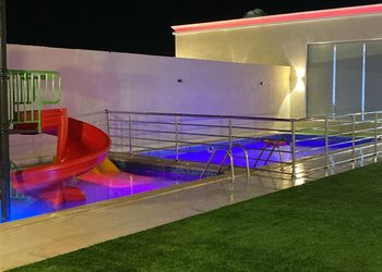 شالية بمجلس مطل على المسبح 