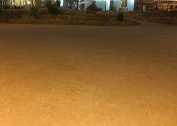 استراحة بمسطح اخضر وجلسة خارجية 