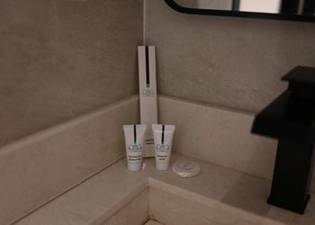 استديو بأثاث مريح وبسيط 
