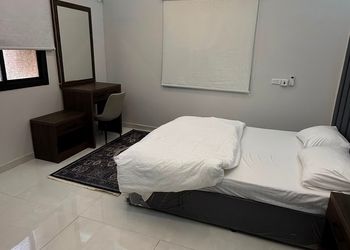 شقة بغرفة نوم مريحة وصالة 