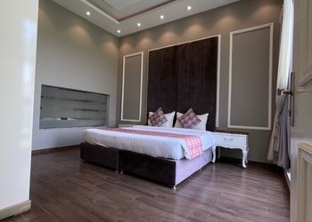 شالية بمجلس مطل على الفناء الخارجي 