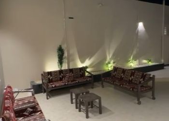 شاليه بجلسة خارجية ومسبح 