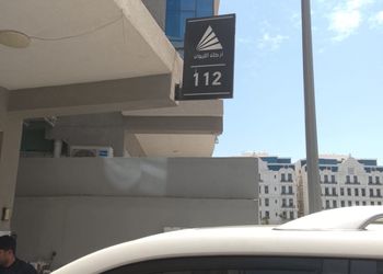 شقة بغرفة جلوس وغرفتين نوم 
