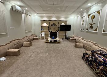 شاليه بمجلس وفناء خارجي