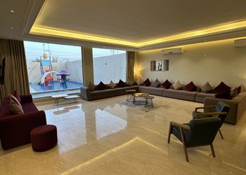 شاليه بجلسة خارجية و ألعاب مائية