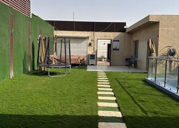 شاليه بمسطح اخضر  و ملحق خارجي