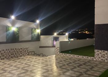 شقة بغرفتين نوم وصالة مريحة 
