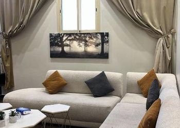 شقة بغرفة معيشة وغرفتين نوم 
